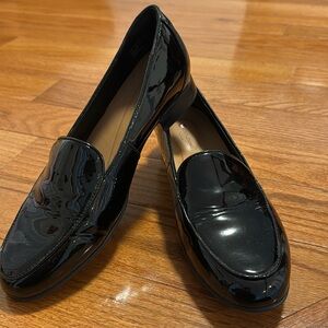 Clark’s 8.5 Patent Leather loafers